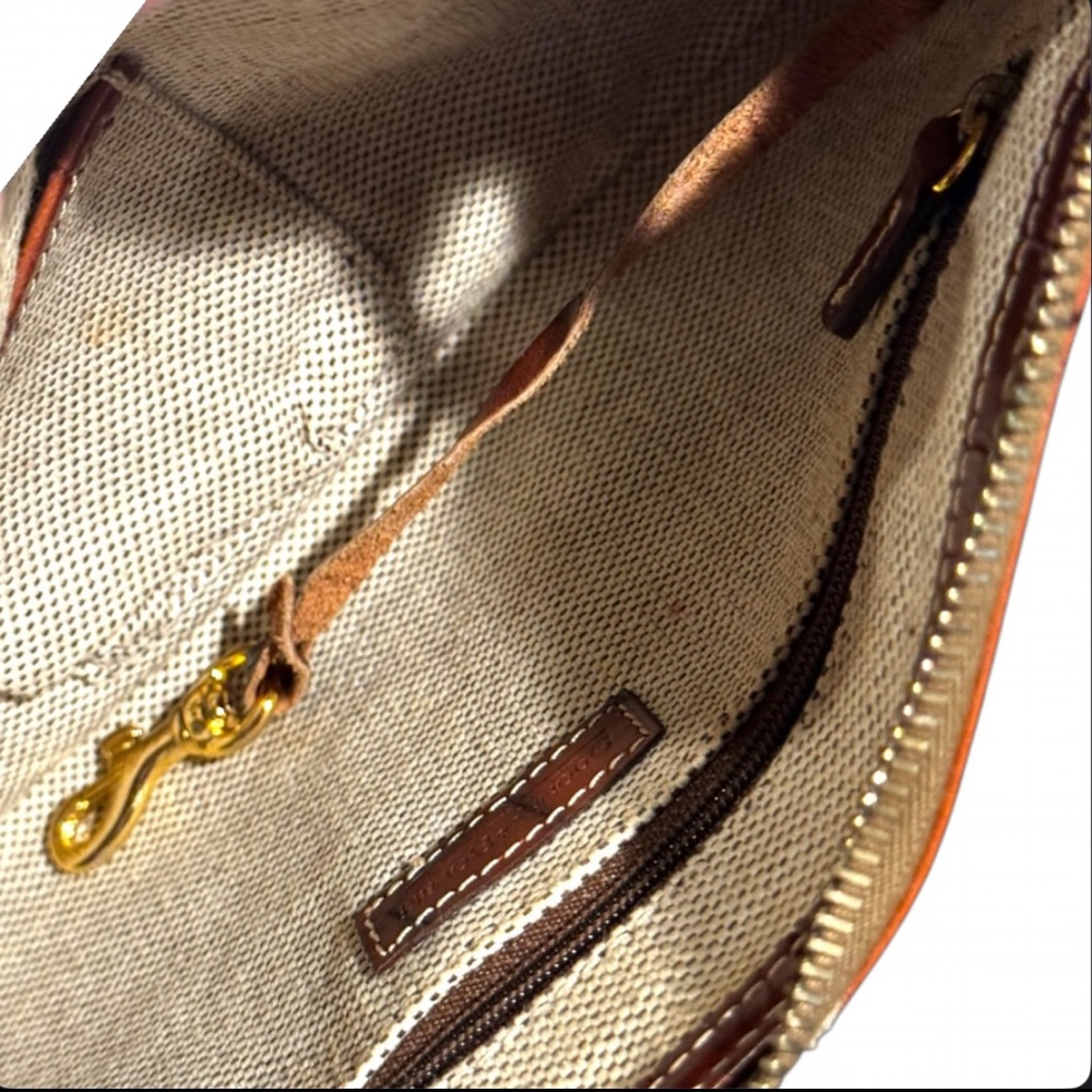 Dooney & Bourke Elegant Brown Crocodile Pattern Hand Bag - Picture 6 of 9